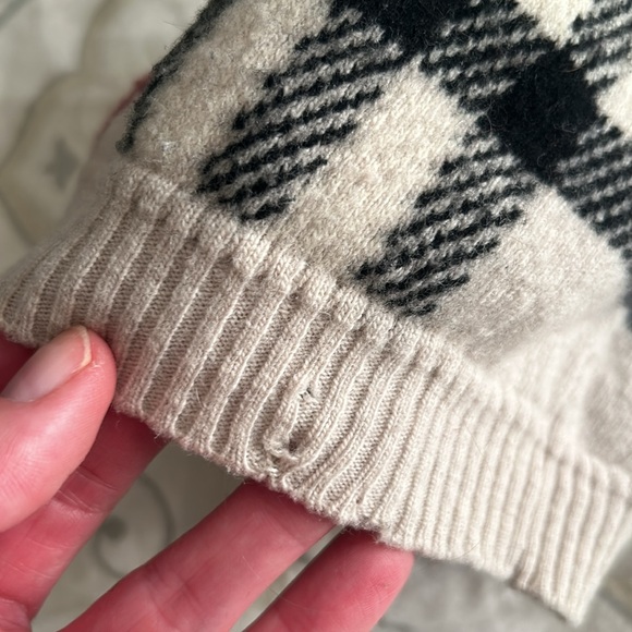 Cute 100% wool Burberry hat. One size. Keeps your head nice and warm! - Picture 6 of 6